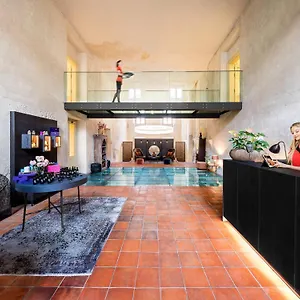 Mandarin Oriental, Hotel